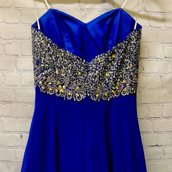 Decode party gown blue color  size 2 in excellent used condition. - Picture 5 of 10